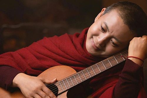 'Biểu tượng thiền ca huyền thoại' đến Việt Nam trình diễn cùng Trần Mạnh Tuấn