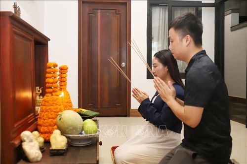 Vu Lan nơi đất Lào: Giữ gìn đạo hiếu, nối truyền phong tục Việt