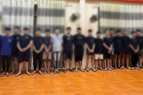 Khởi tố 15 đối tượng lạng lách, đánh võng rồi mang hung khí đuổi đánh đối thủ