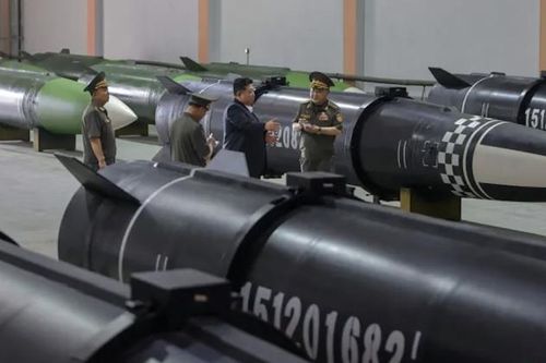 Triều Tiên công bố 'siêu nhà máy' tên lửa KN-24, Nga hưởng lợi thế trên chiến trường Ukraine