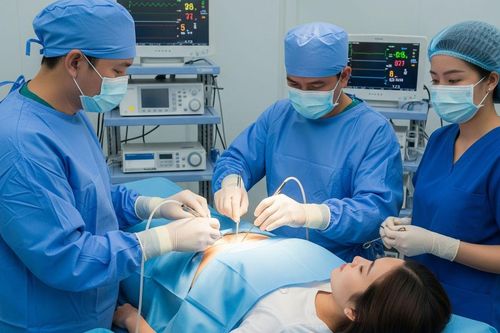 Cô gái 25 tuổi bị hoại tử bụng vì thực hiện một thủ thuật làm đẹp