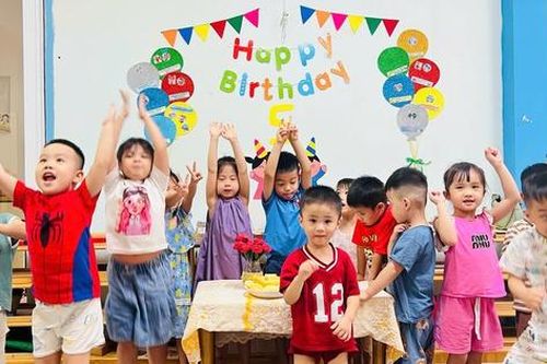 Infographic: Danh sách 14 đối tượng được miễn học phí