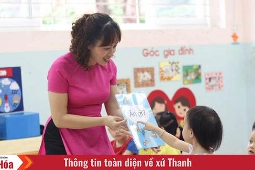 Cô giáo như mẹ hiền