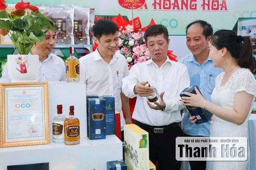 Khai mạc phiên chợ giới thiệu nông sản thực phẩm an toàn năm 2025 tại xã Hoằng Hóa