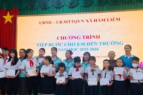 Nhiều học sinh khó khăn được tiếp bước đến trường