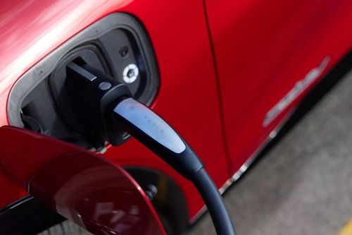 Lái xe nhanh có giúp pin xe điện bền hơn?