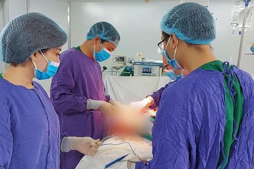Hy hữu: Cắt toàn bộ ống dạ dày, tái tạo thực quản bằng đại tràng