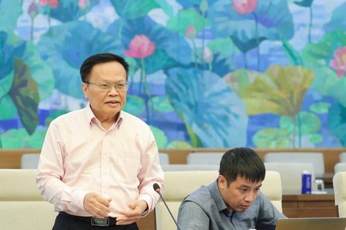 Ổn định vững chắc kinh tế vĩ mô, đặt trọng tâm vào nâng cao năng suất, hiệu quả, chất lượng