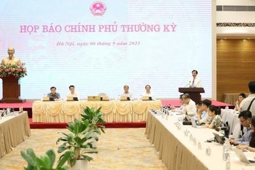 Họp báo Chính phủ tháng 8: Kinh tế khởi sắc, giáo dục bứt phá, văn hóa lan tỏa