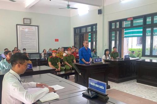 Cha đầu độc con gái sơ sinh bằng thuốc diệt chuột