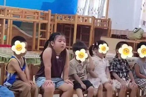 Cô giáo gửi ảnh ngày đầu con đến lớp, mẹ xem xong tá hỏa, vội đăng lên mạng