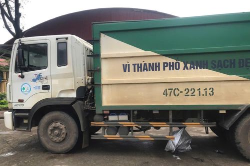 Xe chở rác tông chết học sinh lớp 6 trong khuôn viên trường nội trú