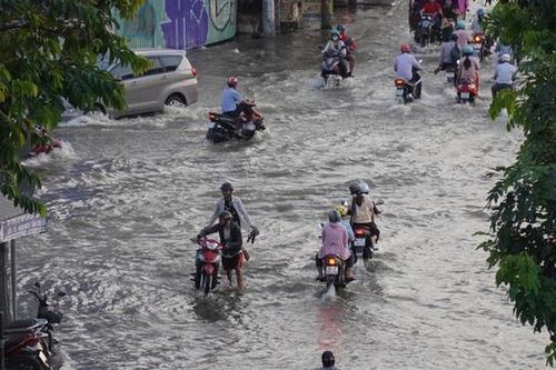 Triều cường rằm tháng 7 gây ngập úng ở Nam Bộ