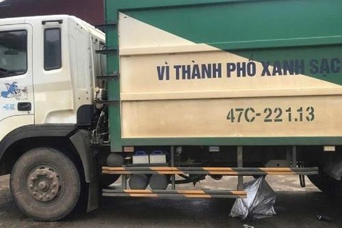 Học sinh lớp 6 tử vong sau va chạm với xe chở rác ở trường