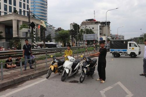 Nhóm thanh thiếu niên lêu lổng bị bắt nạt, hùa nhau trả thù cướp xe máy giữa đêm khuya