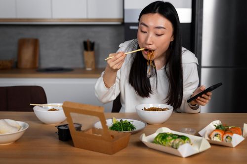 Kiểu ăn uống hại dạ dày, nhiều người vô tình mắc hàng ngày