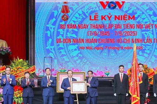 Thủ tướng: 'Tiếng nói Việt Nam' luôn vang xa, bay cao, tạo động lực, truyền cảm hứng cho các thế hệ