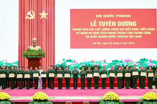 Bộ Quốc phòng tuyên dương tập thể, cá nhân tham gia Lễ diễu binh, diễu hành A80