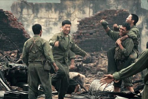 'Mưa đỏ' trở thành phim Việt có doanh thu cao nhất lịch sử điện ảnh