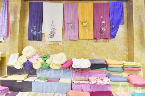 Triển lãm thành tựu đất nước: Khảm trai và dệt lụa – Hai tinh hoa làng nghề Hà Nội