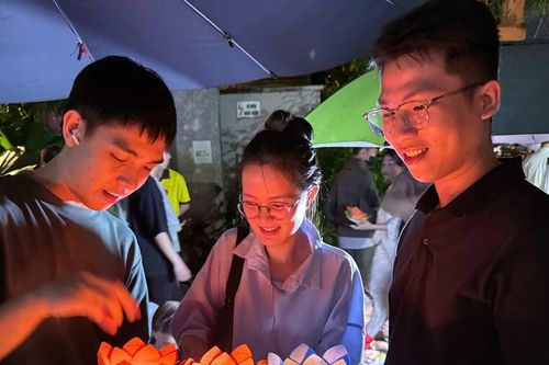 Những đóa hoa hiếu hạnh mùa Vu lan