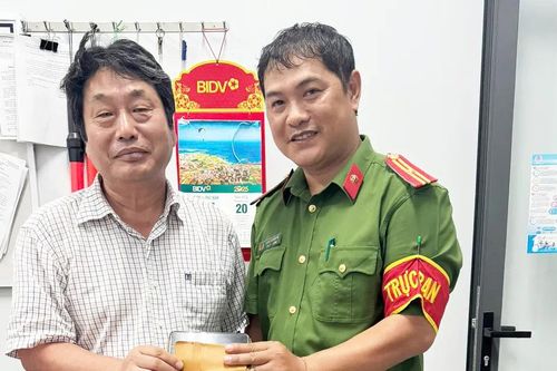 Tìm được ví làm rơi, du khách Hàn Quốc viết thư cảm ơn công an