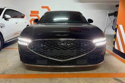 Genesis G90 bất ngờ chào bán tại Việt Nam, giá gần 6 tỷ đồng