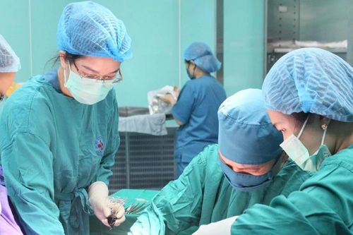 Cô gái 22 tuổi ở Quảng Ninh cấp cứu sau khi làm đẹp vùng kín