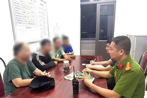 Công an Phú Thọ xử lý 'phe vé' trận đấu giữa U23 Việt Nam và U23 Singapore