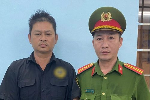 Tạm giữ người đàn ông say xỉn, vô cớ đánh người đi đường