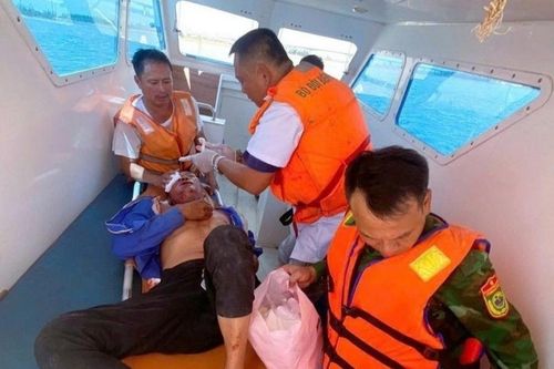 Nghệ An: Bộ đội Biên phòng cứu nạn kịp thời ngư dân gặp tai nạn trên biển