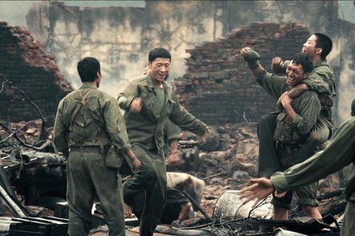 'Mưa đỏ' trở thành phim Việt có doanh thu cao nhất lịch sử điện ảnh