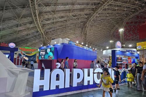 Hải Phòng tổ chức xe đưa đón miễn phí người dân tham quan Triển lãm A80 tại Hà Nội