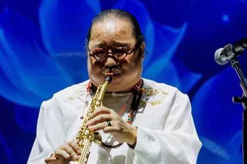 Âm thanh saxophone Trần Mạnh Tuấn trong đêm nhạc chữa lành