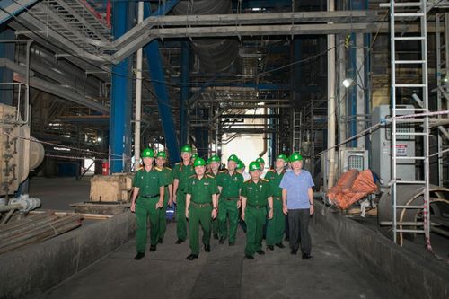 Hội CCB Petrovietnam thăm, động viên người lao động NMNĐ Thái Bình 2