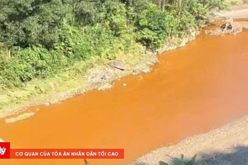Nghệ An: Nước suối chuyển màu đỏ bất thường