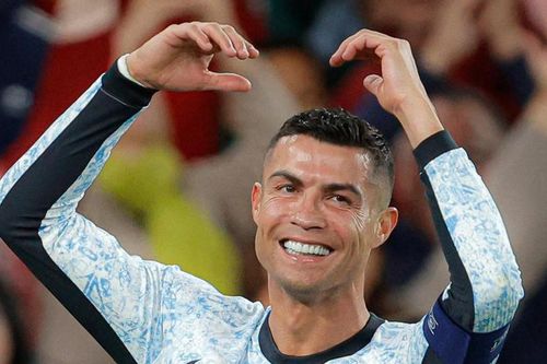 Ronaldo lập siêu phẩm, Bồ Đào Nha đại thắng '5 sao'
