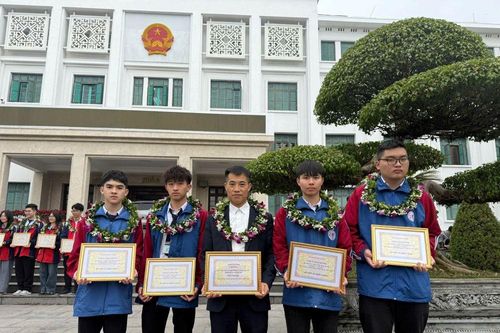 Hành trình kiên cường từ tai nạn gãy tay đến tấm vé vào thẳng Đại học Bách Khoa