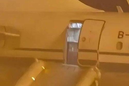 Hành khách bị phạt hơn 280 triệu đồng vì sự cố éo le trong lần đầu đi máy bay
