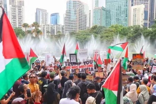 Biểu tình ở Malaysia phản đối chuyến thăm của Tổng thống Mỹ Donald Trump