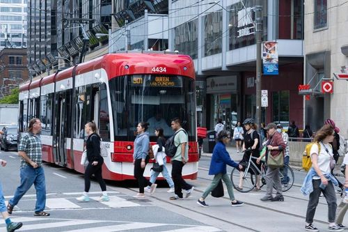 Canada tiếp tục siết chặt cấp phép cho du học sinh quốc tế