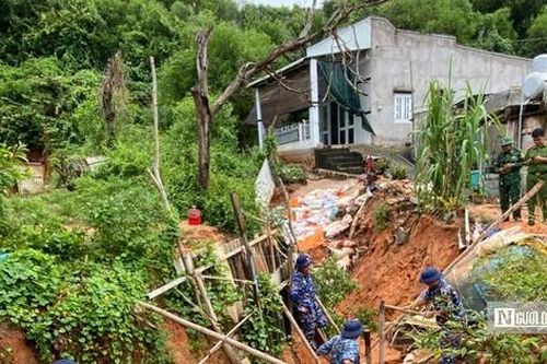 Lâm Đồng: Mưa lớn và lốc xoáy gây hố sụt sâu 3,5m, nguy hiểm cho nhiều hộ dân