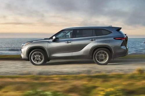 Toyota Highlander 2026 chốt giá gần 1,2 tỷ đồng