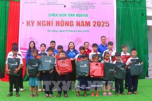 Ấm tình biên giới từ chiến dịch tình nguyện 'Kỳ nghỉ hồng'