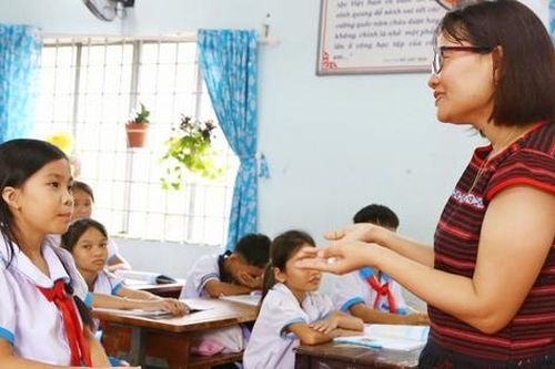 Cô gái người Chơ ro vượt định kiến, vươn tới ước mơ đứng trên bục giảng