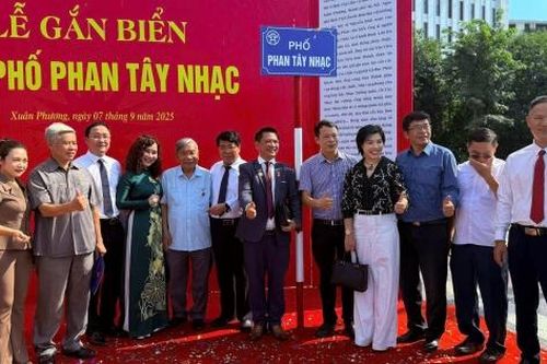 Hà Nội gắn biển tên phố Phan Tây Nhạc tại phường Xuân Phương