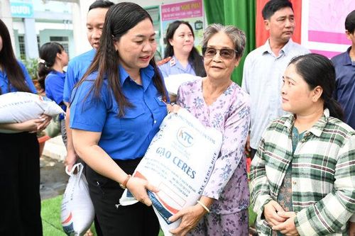 Hơn 100 đoàn viên, thanh niên tham gia Chiến dịch tình nguyện 'Kỳ nghỉ hồng'