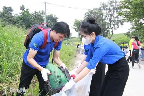 500 đoàn viên, tình nguyện viên ra quân xử lý 'điểm đen' về rác thải