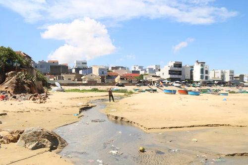 Biển Nhơn Lý ô nhiễm vì nước thải sinh hoạt chưa qua xử lý