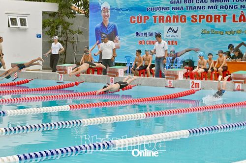 Kình ngư Ánh Viên giao lưu tại Giải bơi các nhóm tuổi phường Nha Trang mở rộng